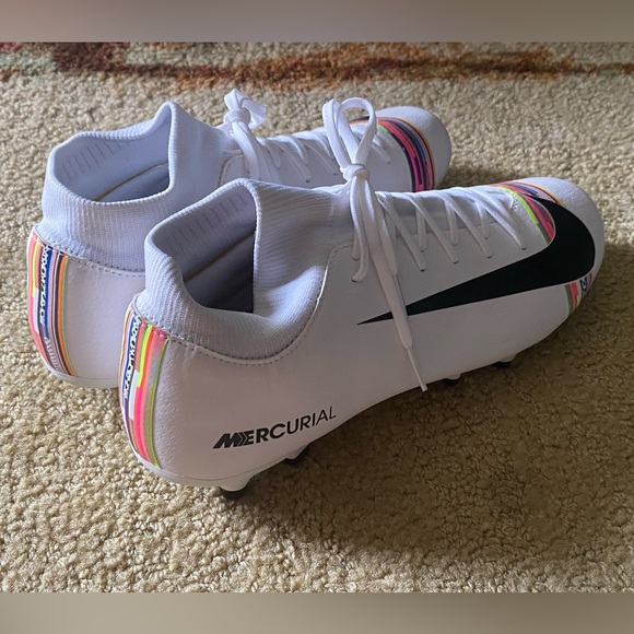 Nike Mercurial Soccer Spiked Shoes - Picture 3 of 7